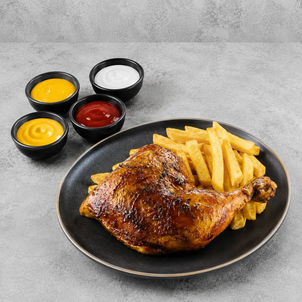 1/4 Pollo sin Ensalada: 1/4 pollo + papas crocantes + ricas cremas